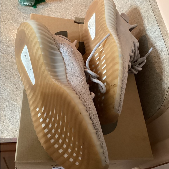 Yeezy - Picture 4 of 8